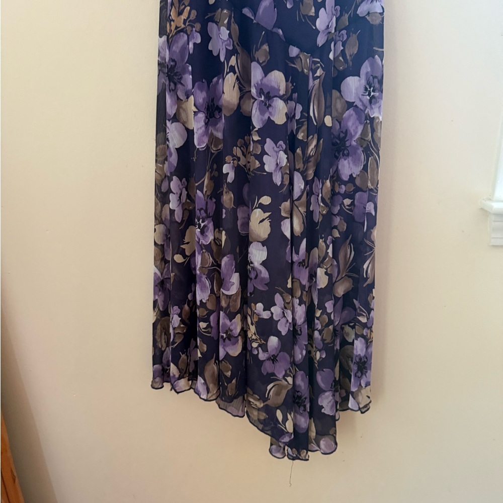 Connected Apparel Purple Floral Asymmetrical Midi Dress - Picture 4 of 9